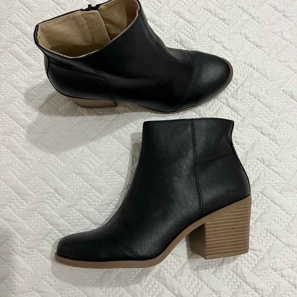 Toms Black Ankle Booties with Chunky Heel and Side Zipper